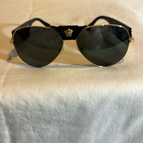 Versace Other - Versace Medusa Baroque Sunglasses